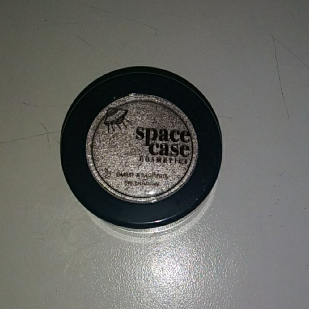 Eyeshadow - Picture 2 of 3